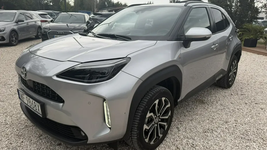 TOYOTA Yaris Cross -