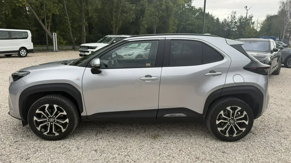 TOYOTA Yaris Cross -