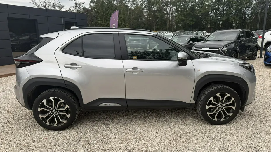 TOYOTA Yaris Cross -