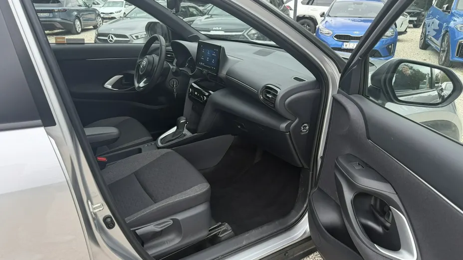 TOYOTA Yaris Cross -