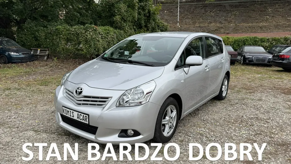 TOYOTA Verso -