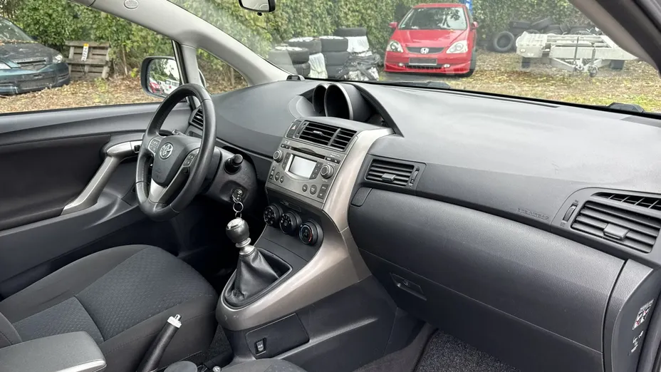TOYOTA Verso -