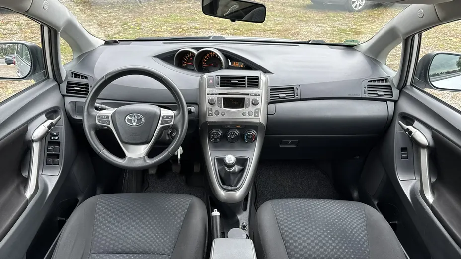 TOYOTA Verso -