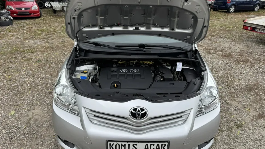 TOYOTA Verso -