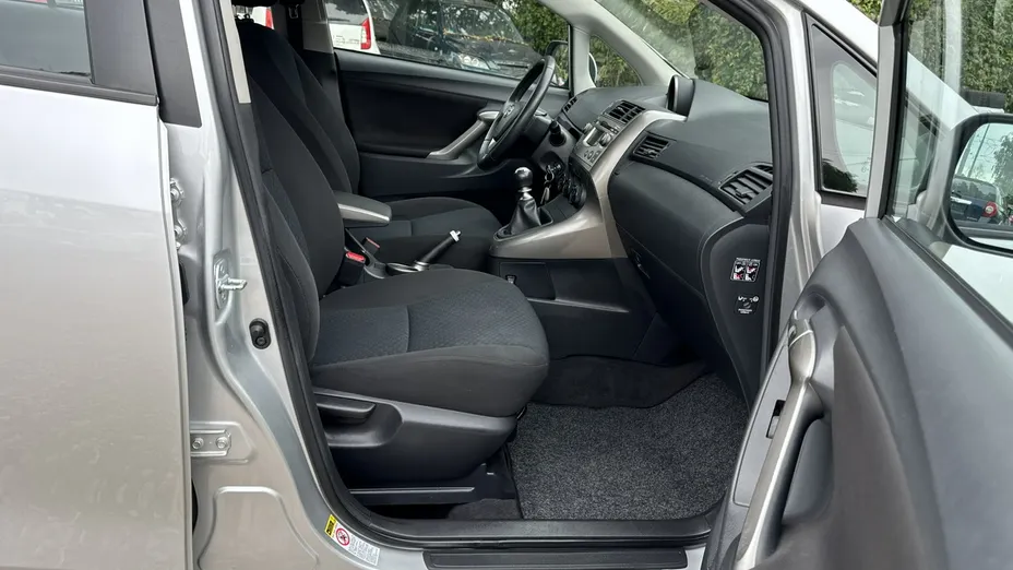 TOYOTA Verso -