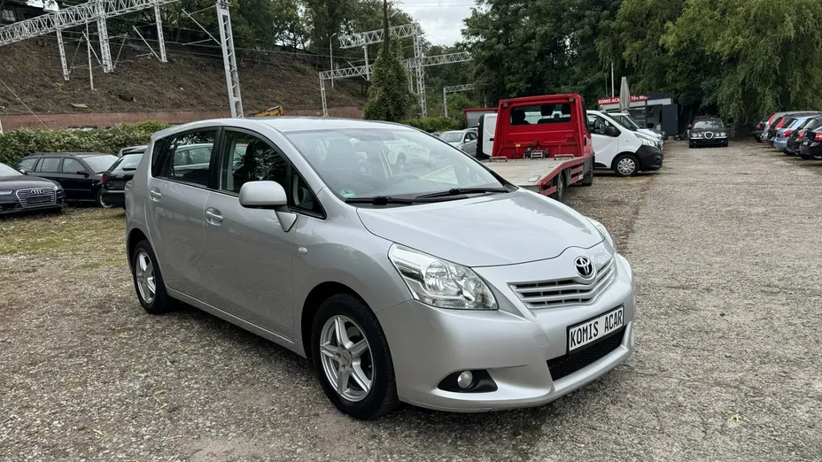 TOYOTA Verso -