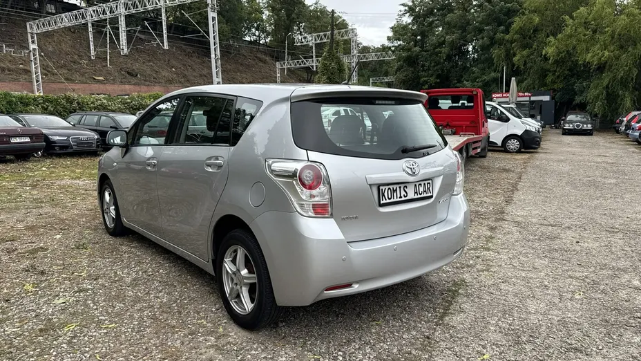 TOYOTA Verso -