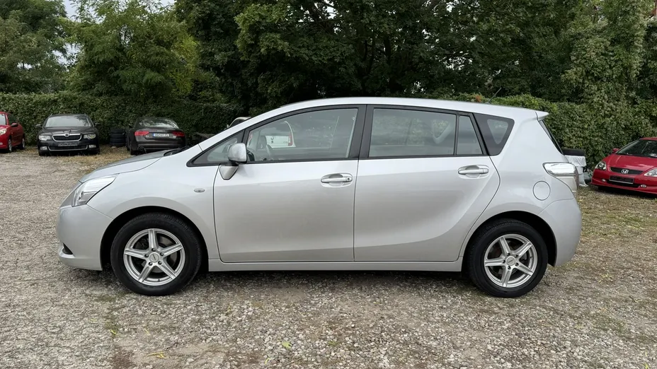 TOYOTA Verso -