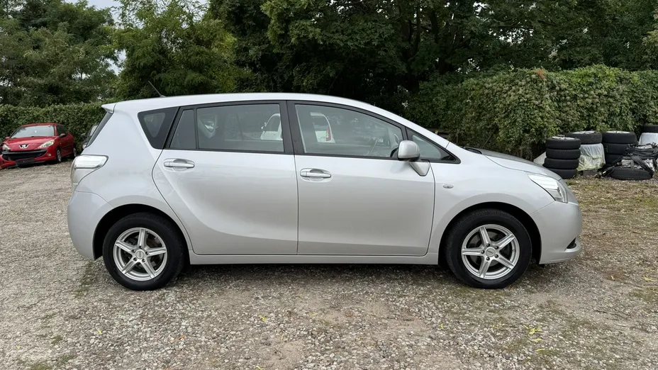 TOYOTA Verso -