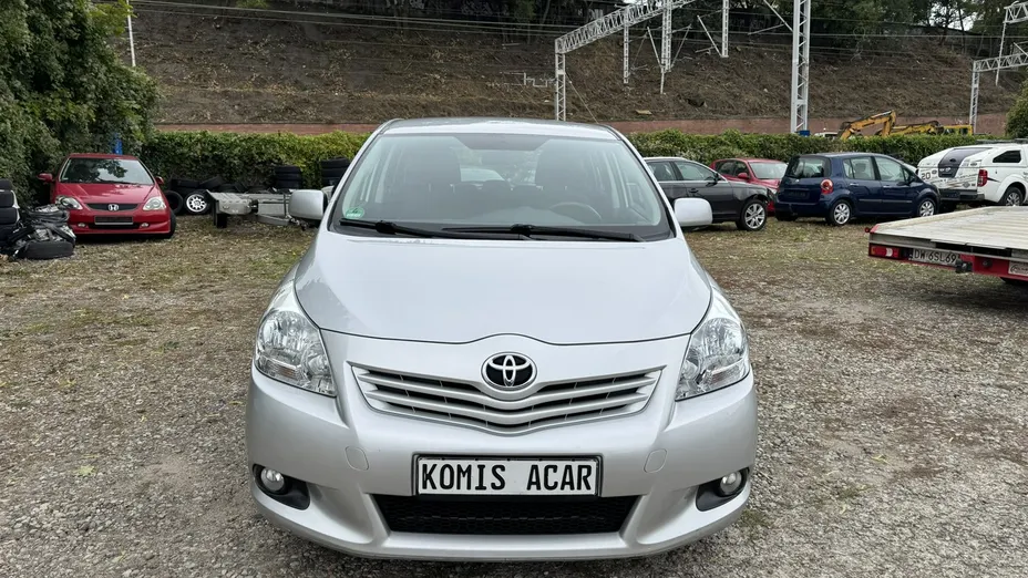 TOYOTA Verso -