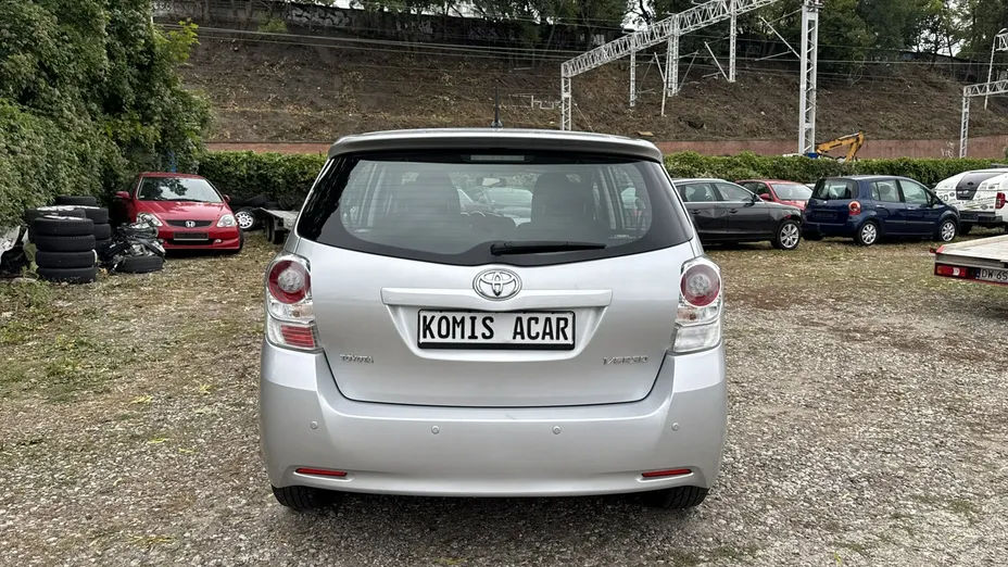 TOYOTA Verso -