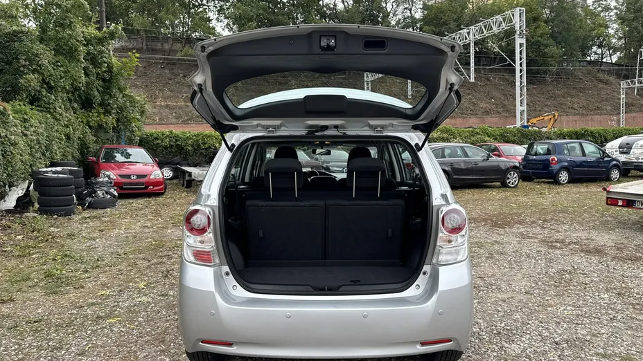 TOYOTA Verso -