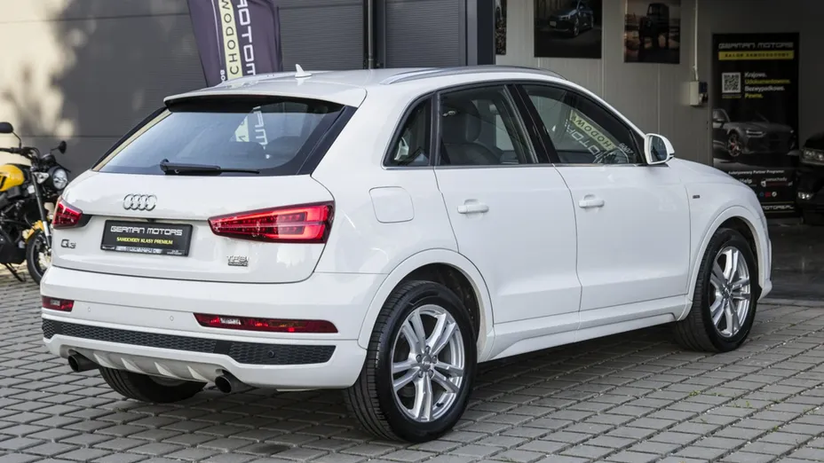 AUDI Q3 -