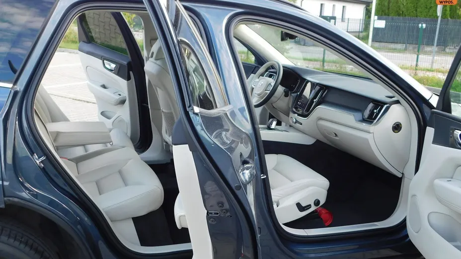 VOLVO XC60 -