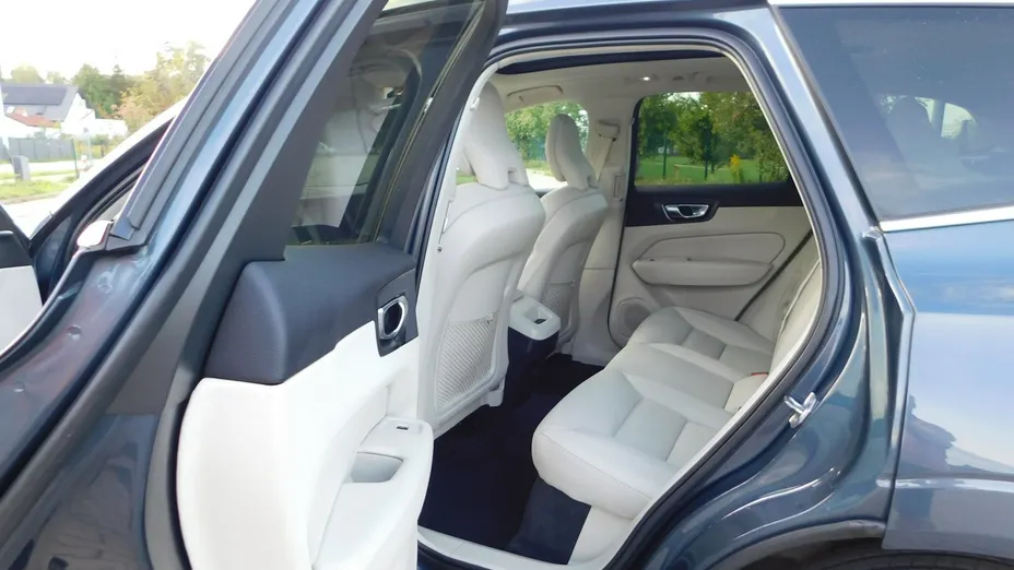 VOLVO XC60 -