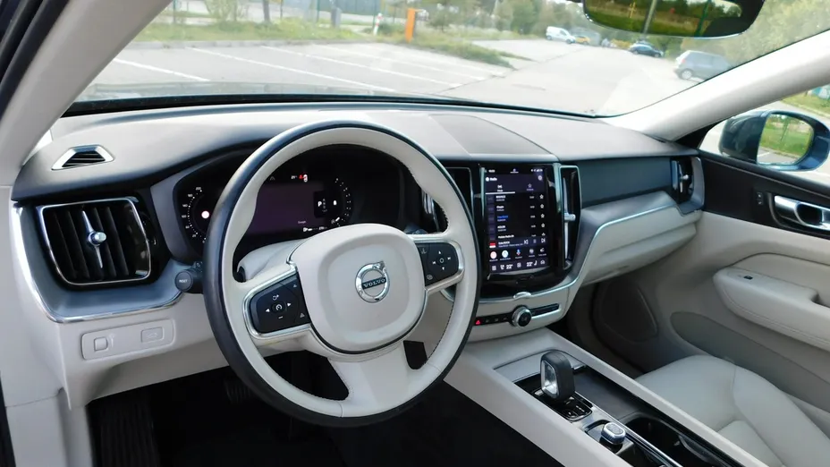 VOLVO XC60 -