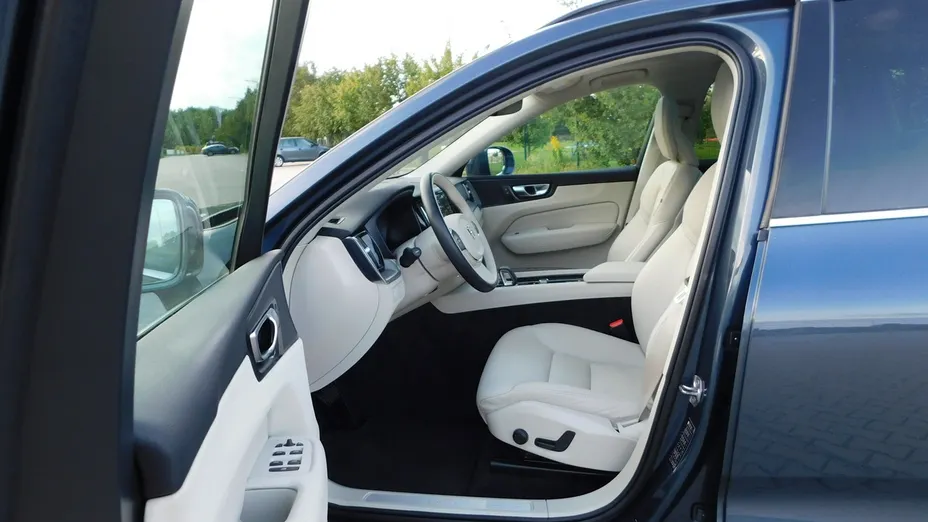 VOLVO XC60 -