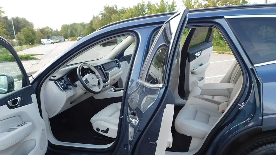 VOLVO XC60 -