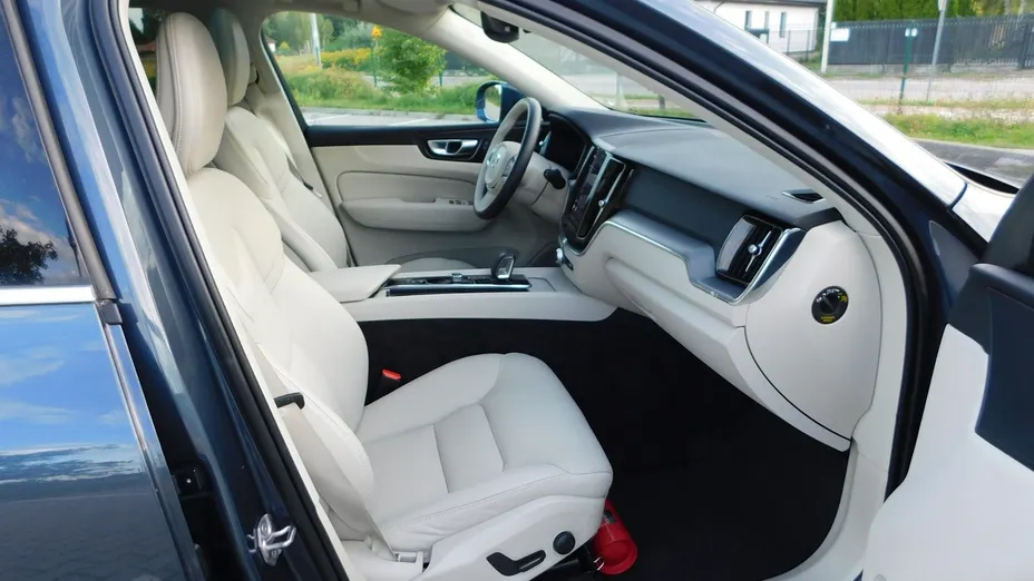 VOLVO XC60 -