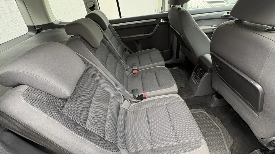 VOLKSWAGEN Touran -