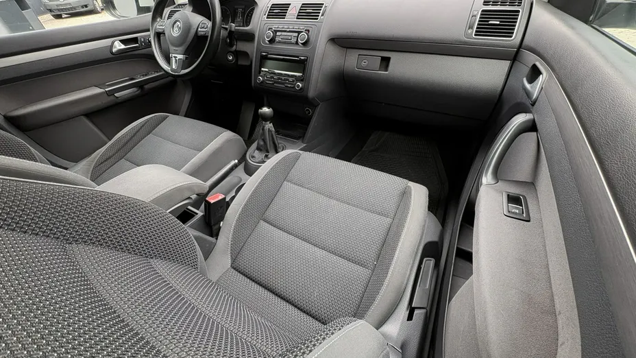 VOLKSWAGEN Touran -