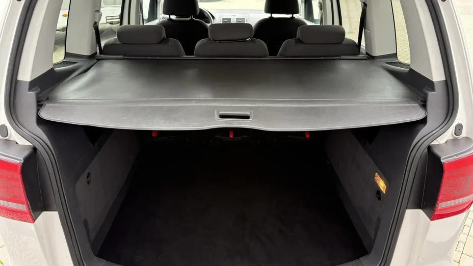 VOLKSWAGEN Touran -