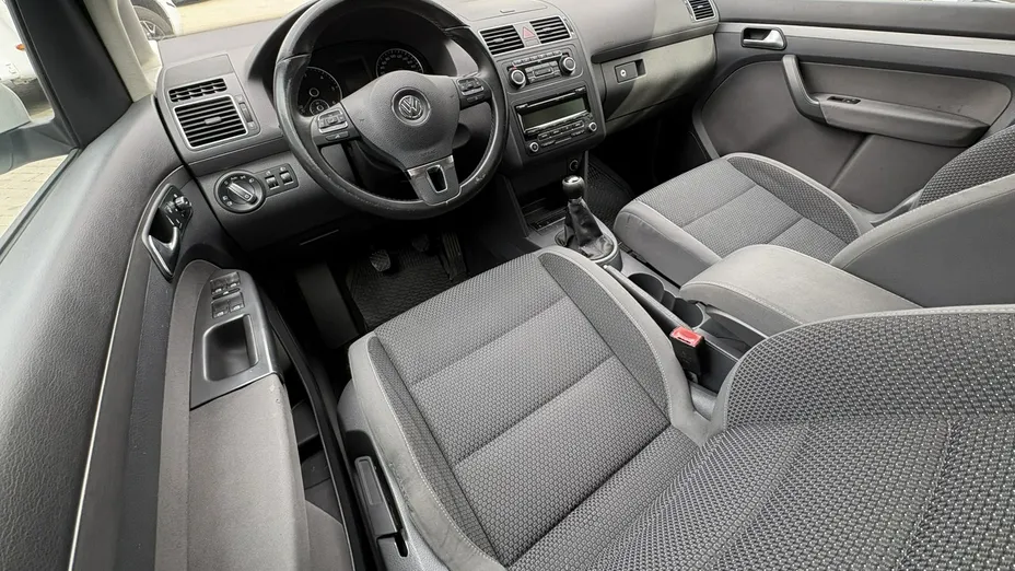 VOLKSWAGEN Touran -