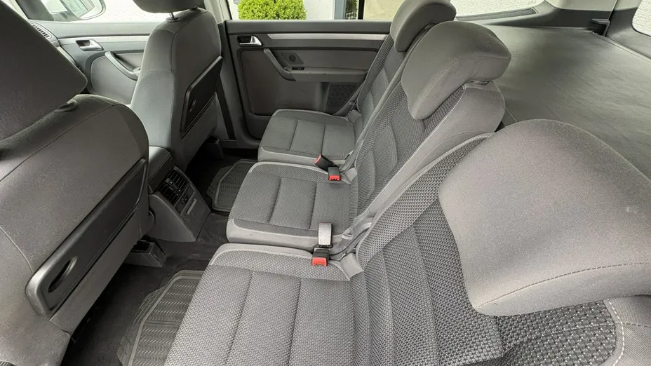 VOLKSWAGEN Touran -