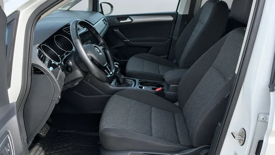 VOLKSWAGEN Touran -
