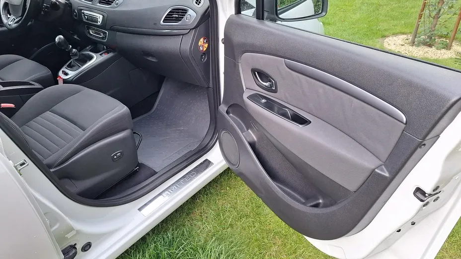 RENAULT Scenic -
