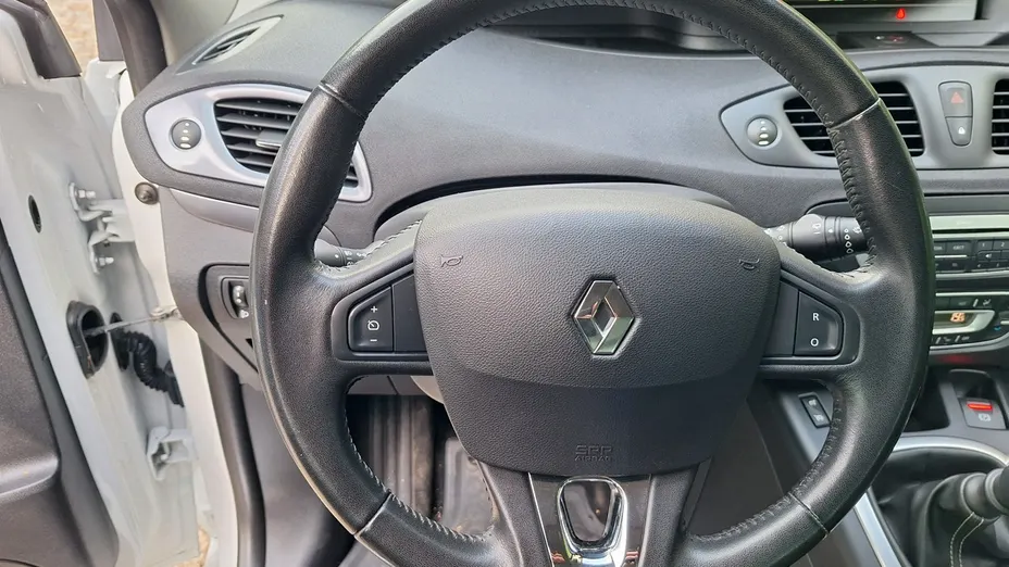 RENAULT Scenic -