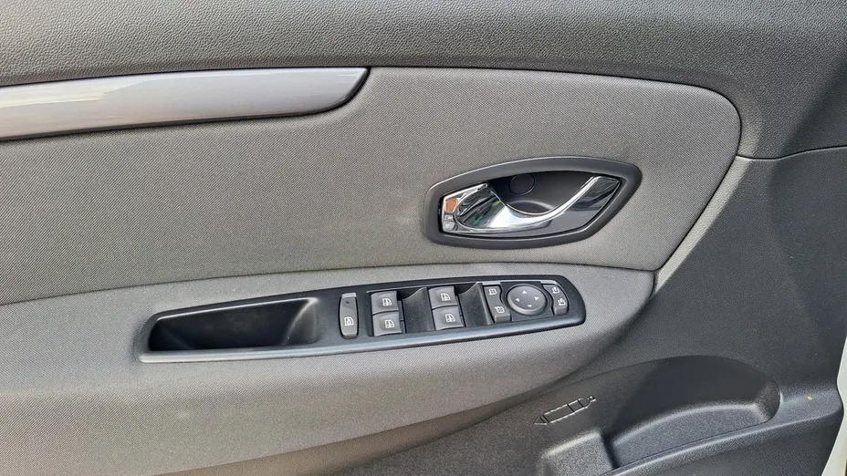 RENAULT Scenic -