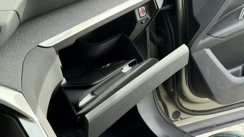PEUGEOT 5008 -
