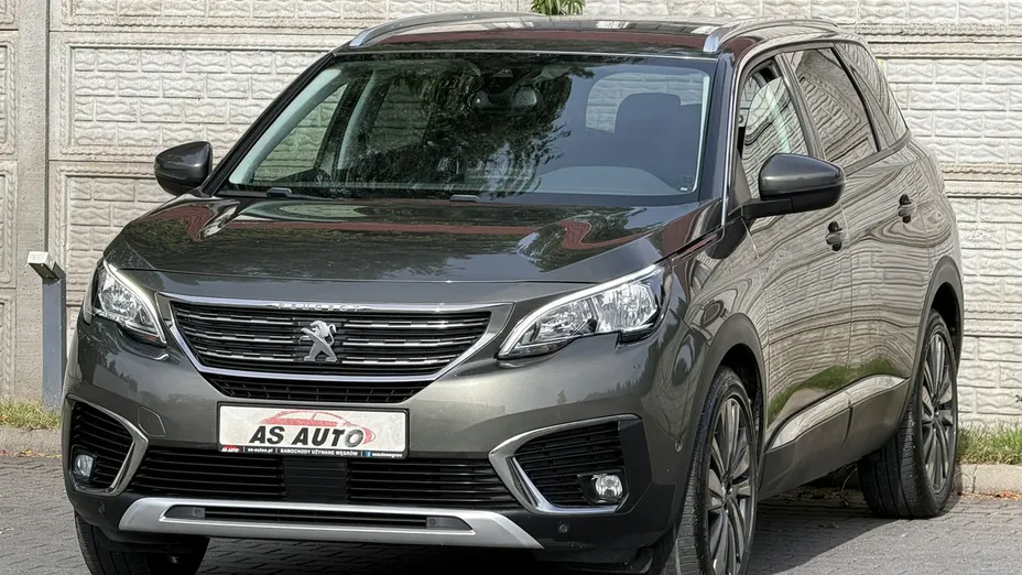 PEUGEOT 5008 -