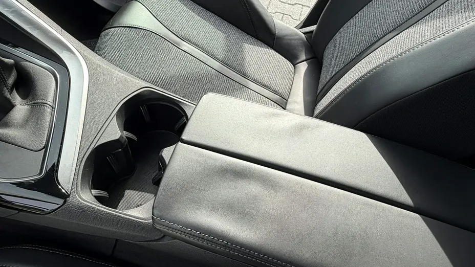 PEUGEOT 5008 -