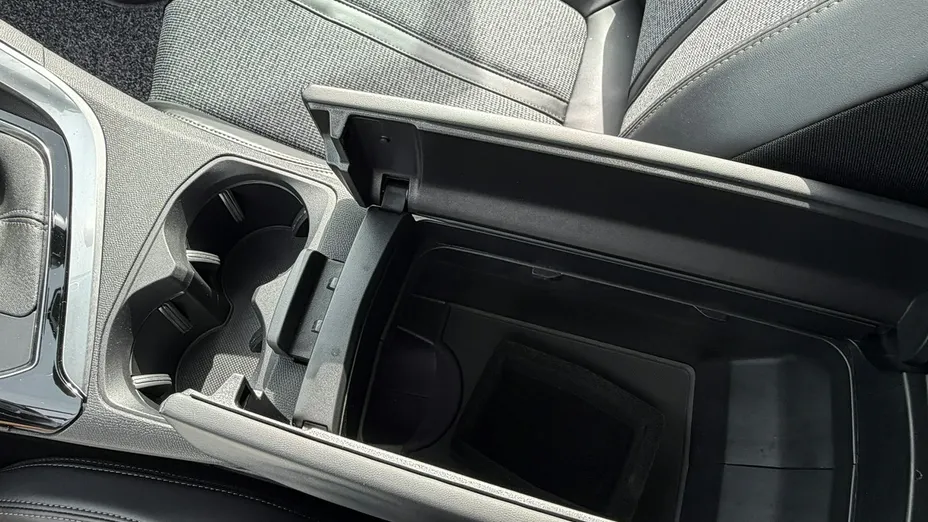 PEUGEOT 5008 -