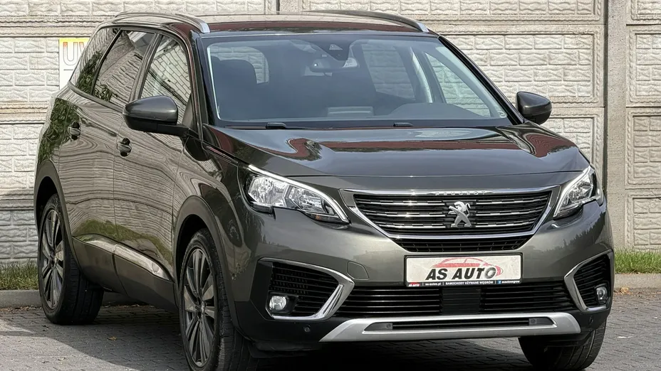 PEUGEOT 5008 -