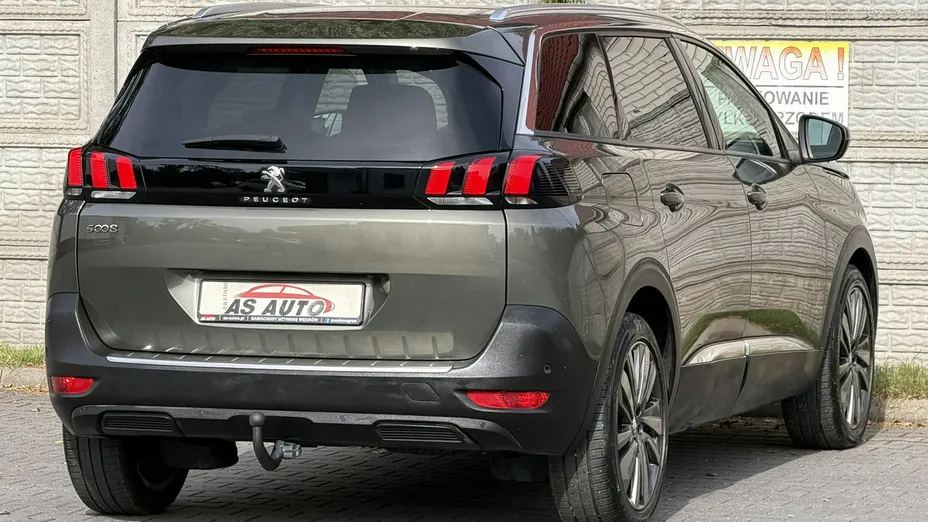 PEUGEOT 5008 -