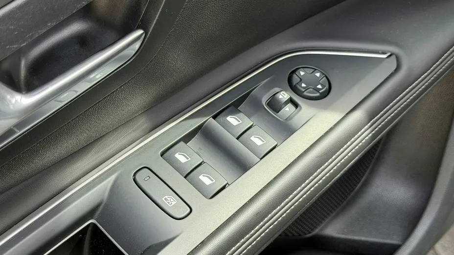 PEUGEOT 5008 -