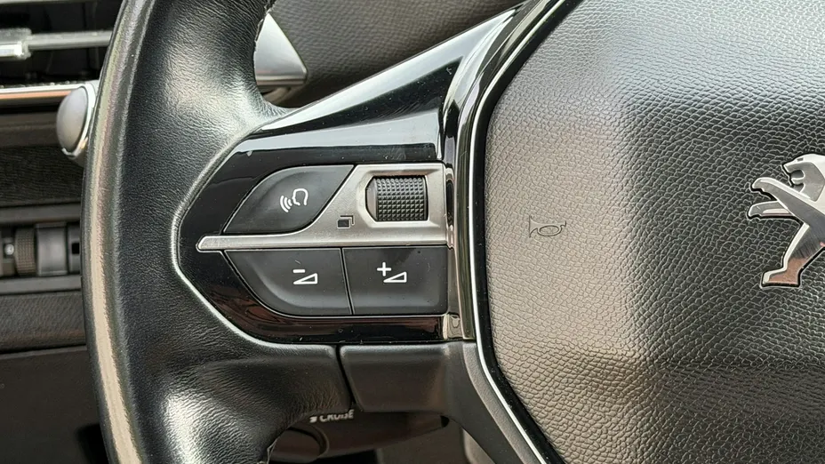 PEUGEOT 5008 -