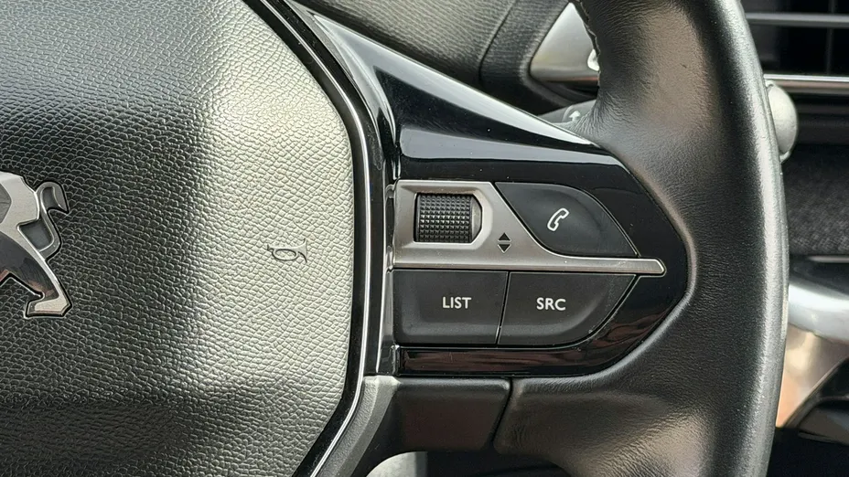 PEUGEOT 5008 -