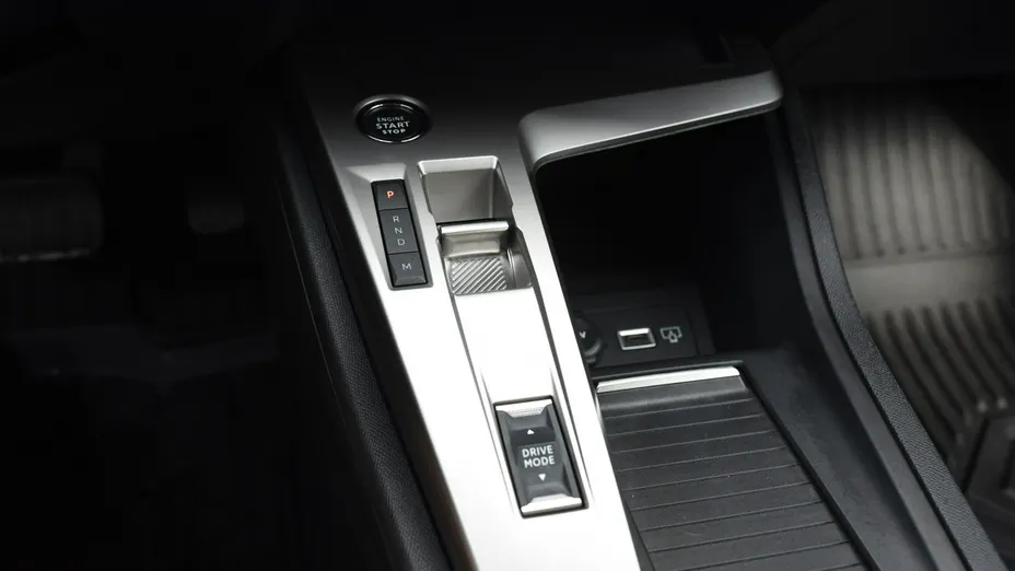PEUGEOT 308 -