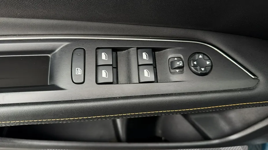 PEUGEOT 3008 -
