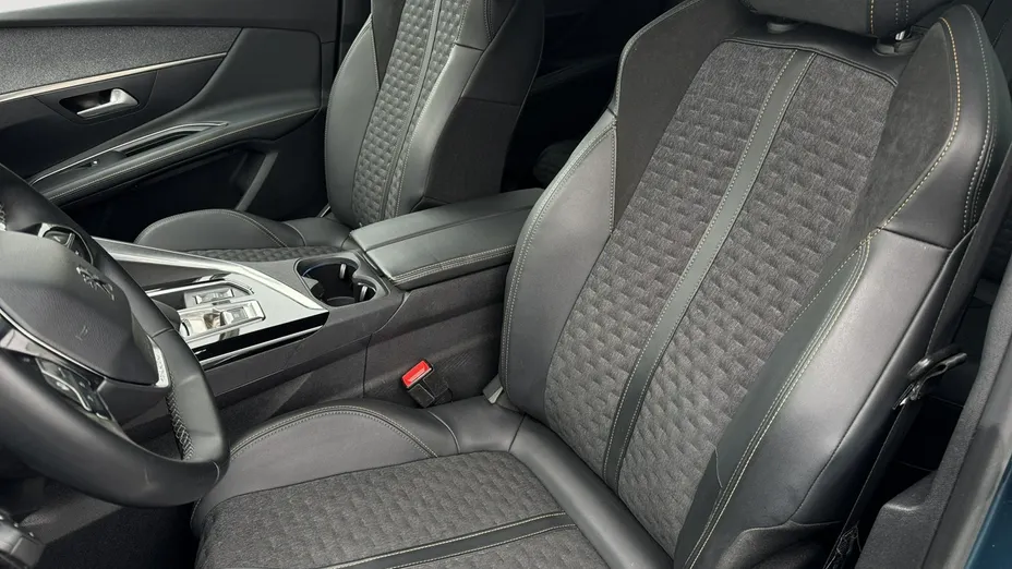 PEUGEOT 3008 -