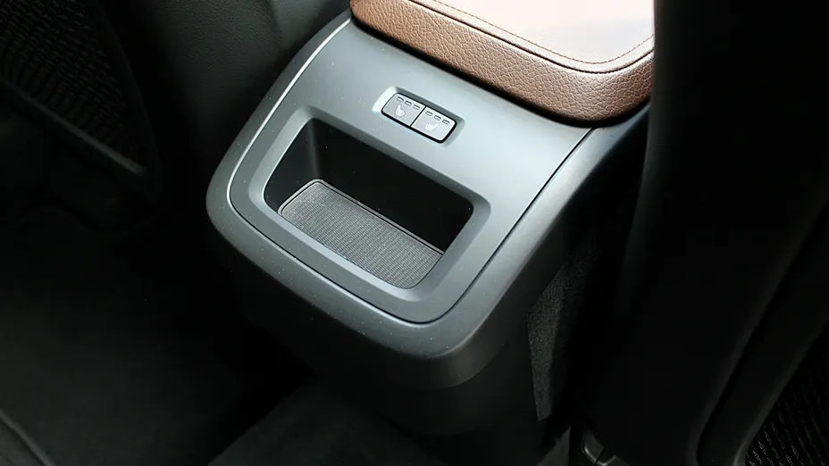 VOLVO XC60 -