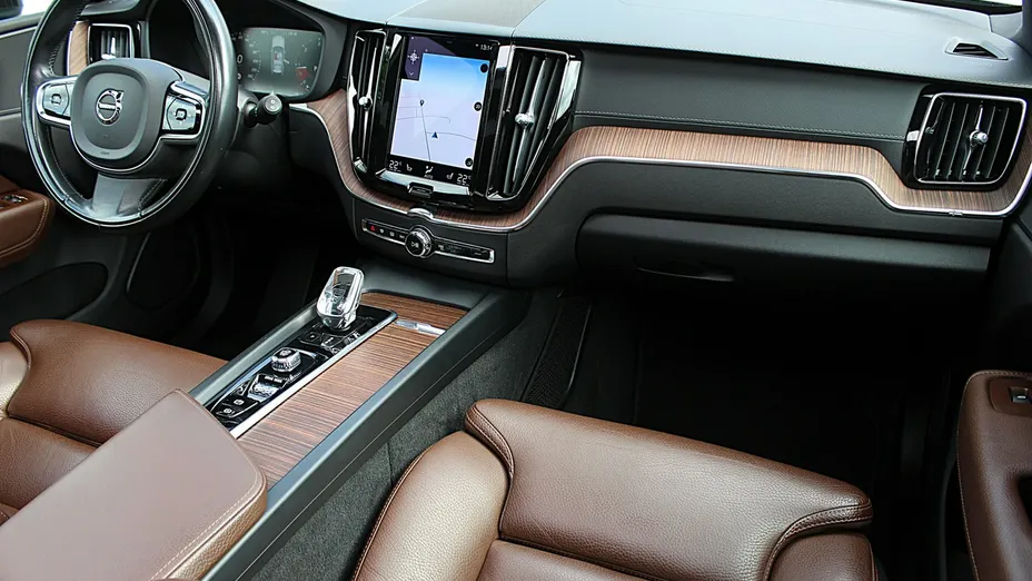 VOLVO XC60 -