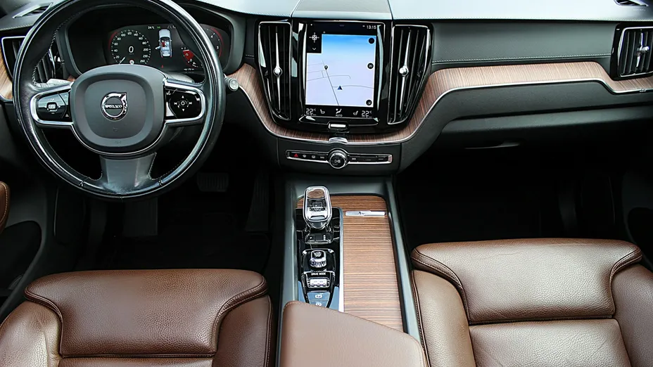 VOLVO XC60 -