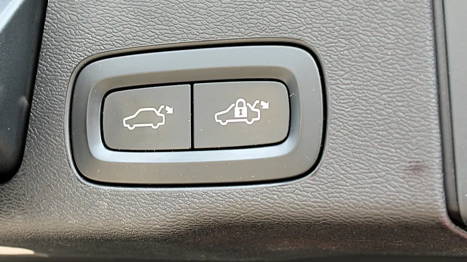 VOLVO XC60 -