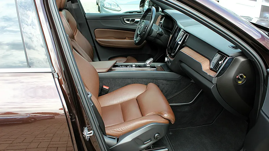 VOLVO XC60 -