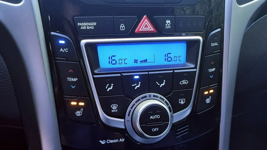 HYUNDAI i30 -